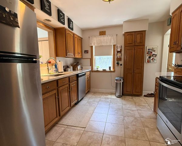 2681 Lenox Street, Trenton, MI 48183