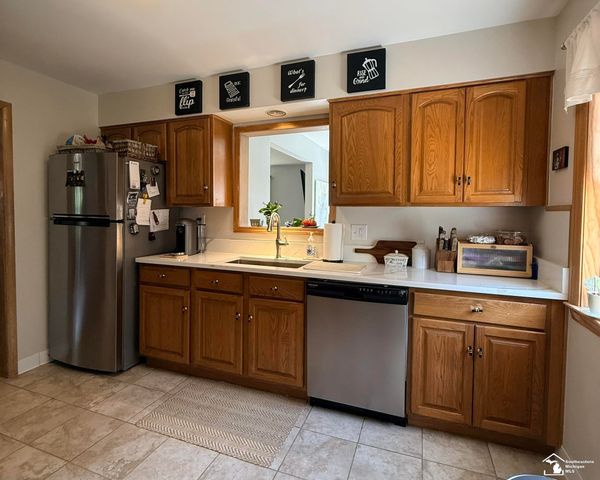 2681 Lenox Street, Trenton, MI 48183