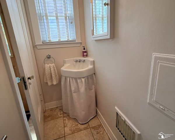 2681 Lenox Street, Trenton, MI 48183