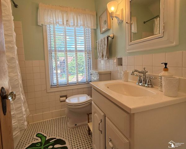 2681 Lenox Street, Trenton, MI 48183