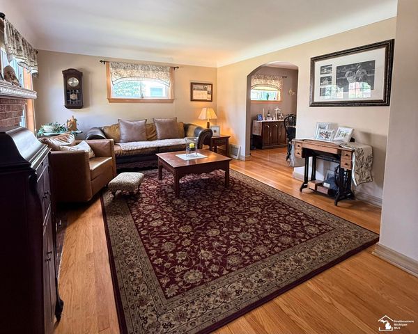 2681 Lenox Street, Trenton, MI 48183