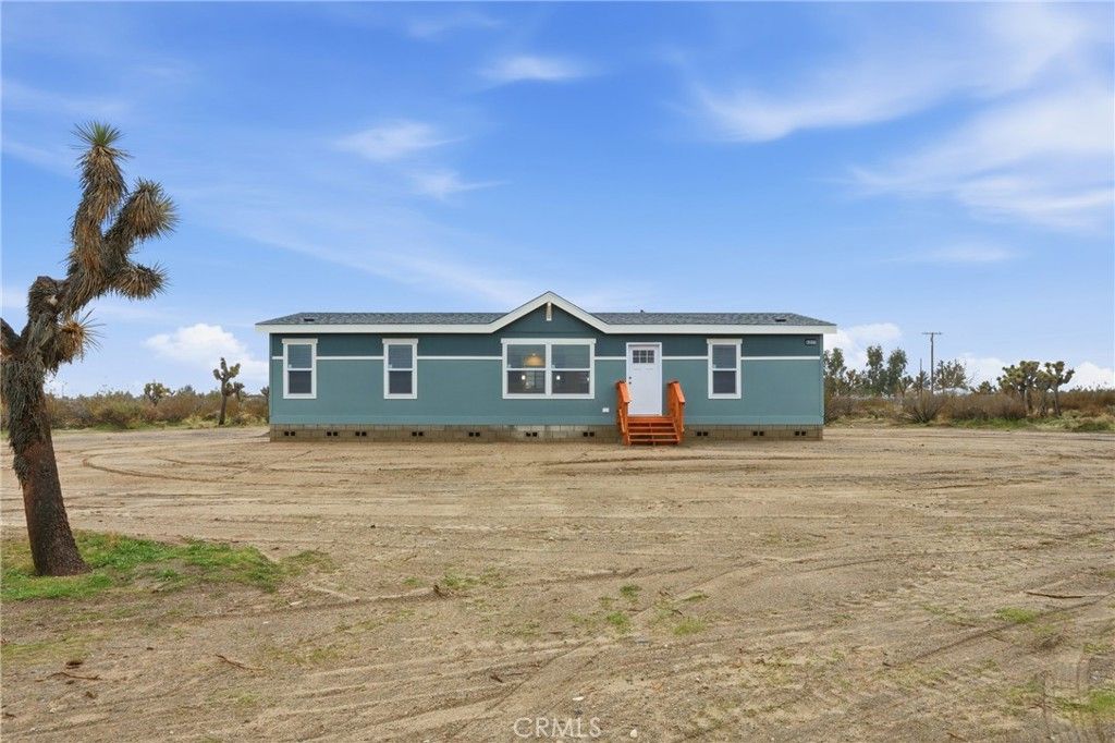 Image 5 of property listing at 4237 Del Rosa Road, Phelan, CA 92371