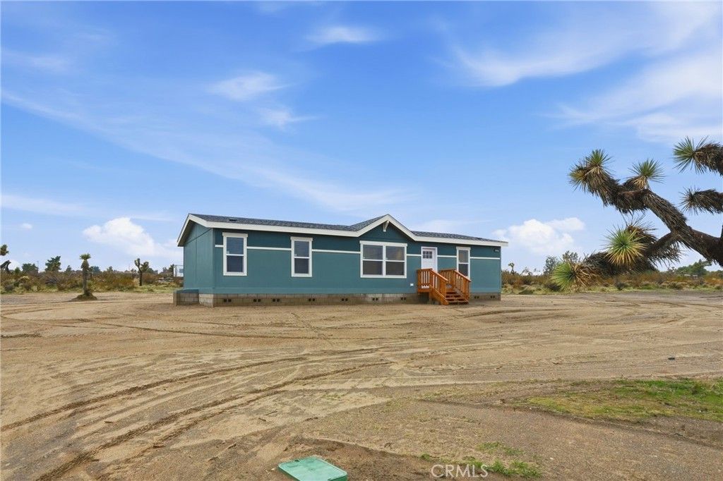 Image 6 of property listing at 4237 Del Rosa Road, Phelan, CA 92371