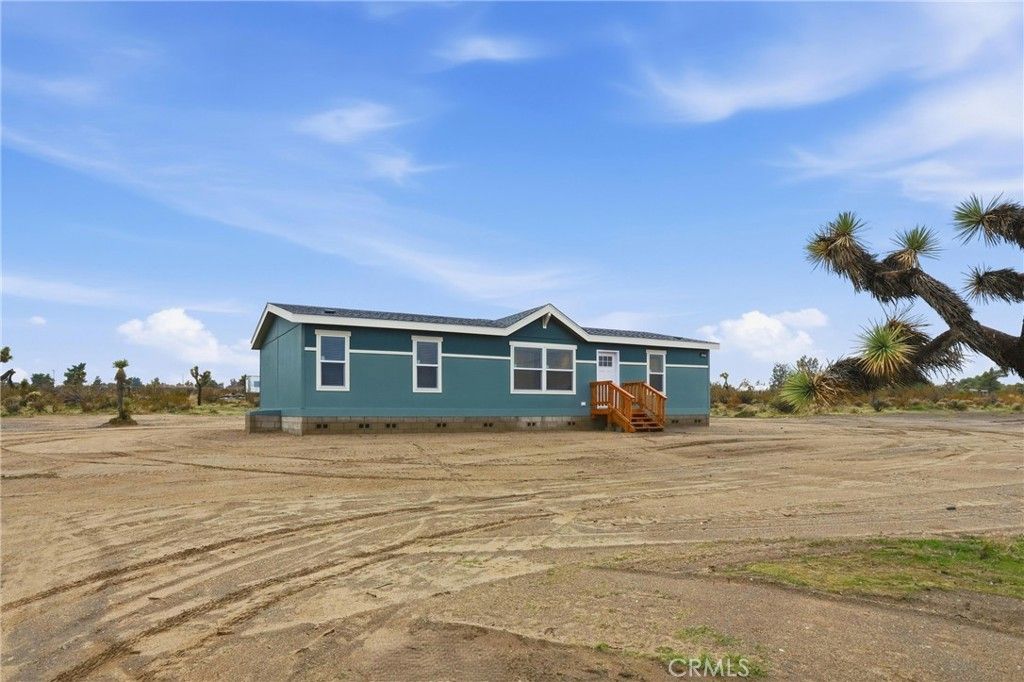 Image 7 of property listing at 4237 Del Rosa Road, Phelan, CA 92371