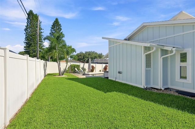 2800 HAVERHILL DRIVE, Clearwater, FL 33761