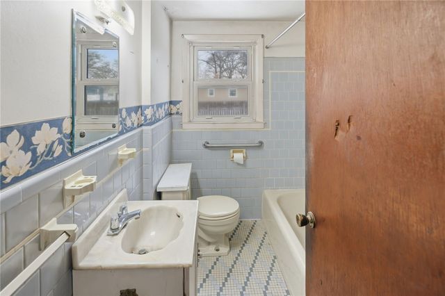 60 Duncan Road, Warwick, RI 02886