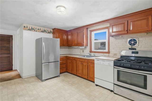 60 Duncan Road, Warwick, RI 02886