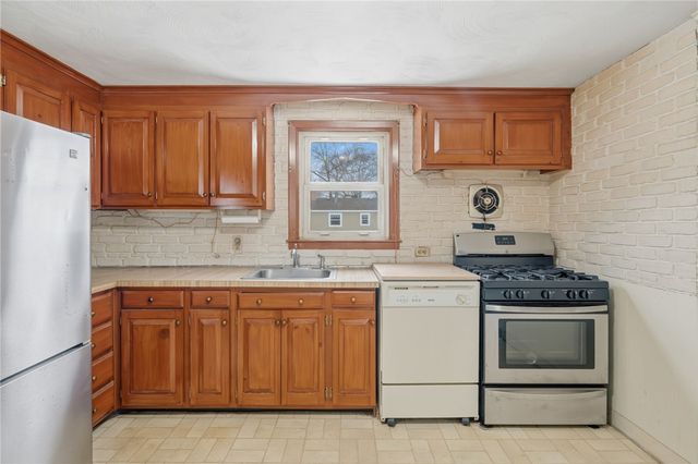 60 Duncan Road, Warwick, RI 02886