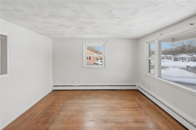 60 Duncan Road, Warwick, RI 02886