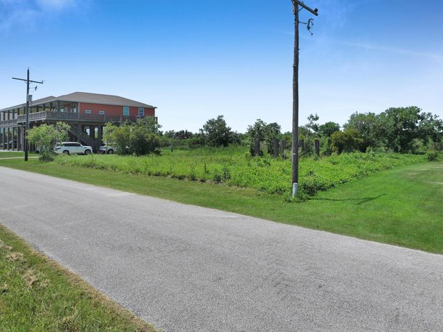 937 Magnolia, Crystal Beach, TX 77650