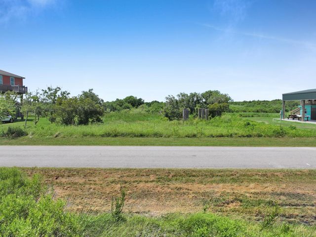937 Magnolia, Crystal Beach, TX 77650