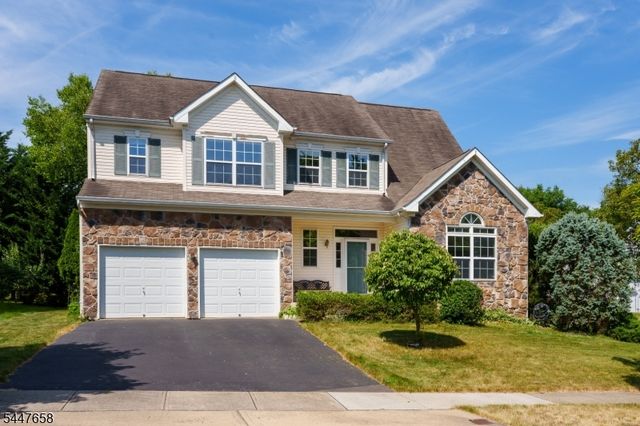 2 Pickering Cir, Montgomery Twp., NJ 08540