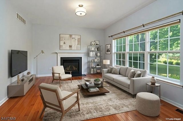2 Pickering Cir, Montgomery Twp., NJ 08540