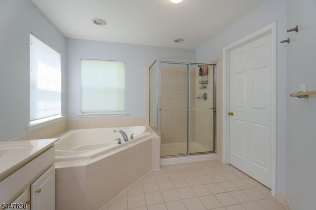 2 Pickering Cir, Montgomery Twp., NJ 08540