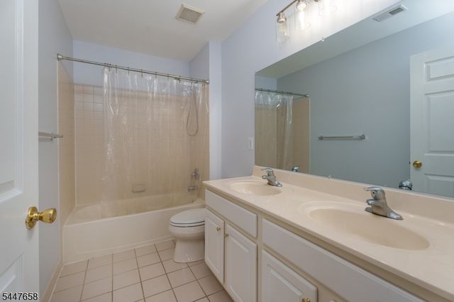 2 Pickering Cir, Montgomery Twp., NJ 08540