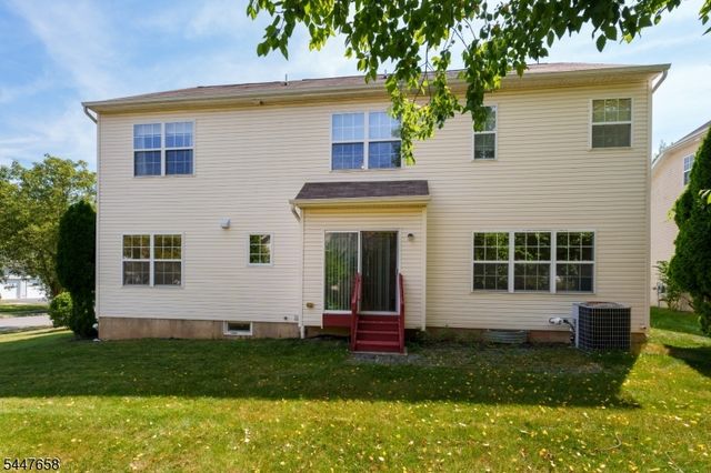 2 Pickering Cir, Montgomery Twp., NJ 08540