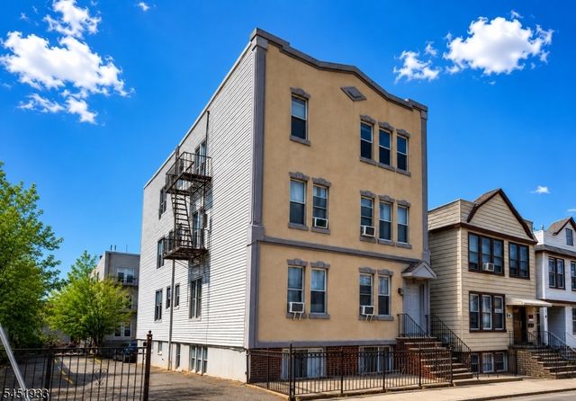 305 Cator Ave 1D, Jersey City, NJ 07305
