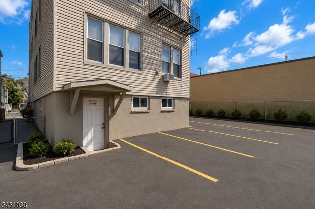 305 Cator Ave 1D, Jersey City, NJ 07305