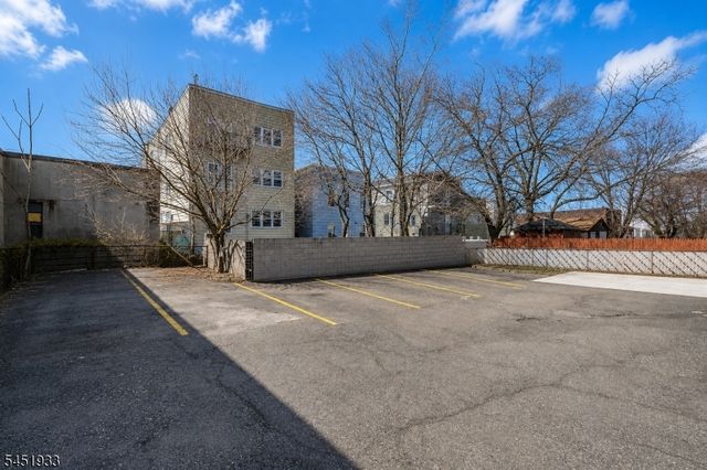 305 Cator Ave 1D, Jersey City, NJ 07305