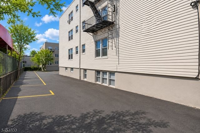 305 Cator Ave 1D, Jersey City, NJ 07305