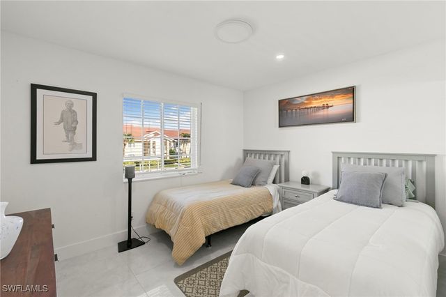 7731 Jewel LN 203, Naples, FL 34109