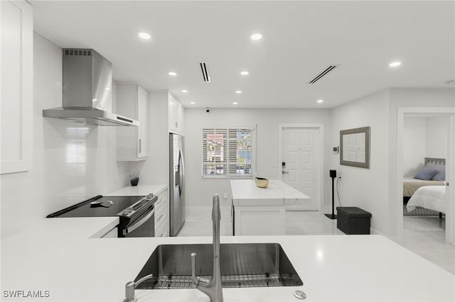 7731 Jewel LN 203, Naples, FL 34109