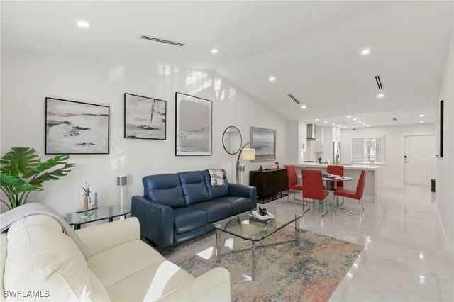 7731 Jewel LN 203, Naples, FL 34109