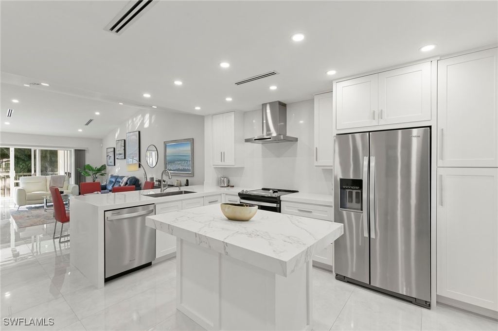 7731 Jewel LN 203, Naples, FL 34109