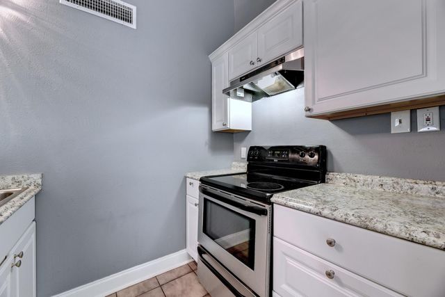 31 Marina CIR, Wimberley, TX 78676