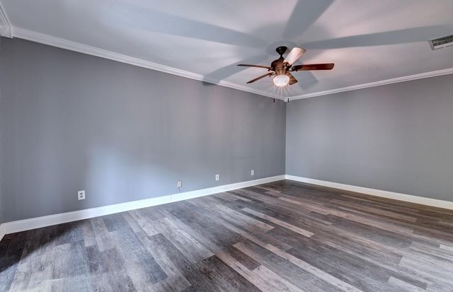 31 Marina CIR, Wimberley, TX 78676