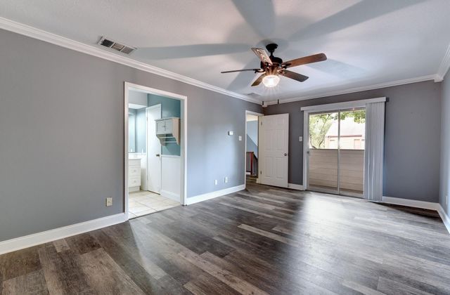 31 Marina CIR, Wimberley, TX 78676