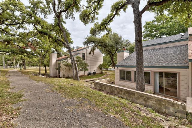 31 Marina CIR, Wimberley, TX 78676