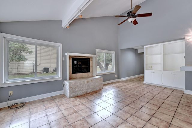 31 Marina CIR, Wimberley, TX 78676