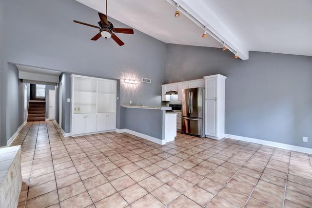 31 Marina CIR, Wimberley, TX 78676