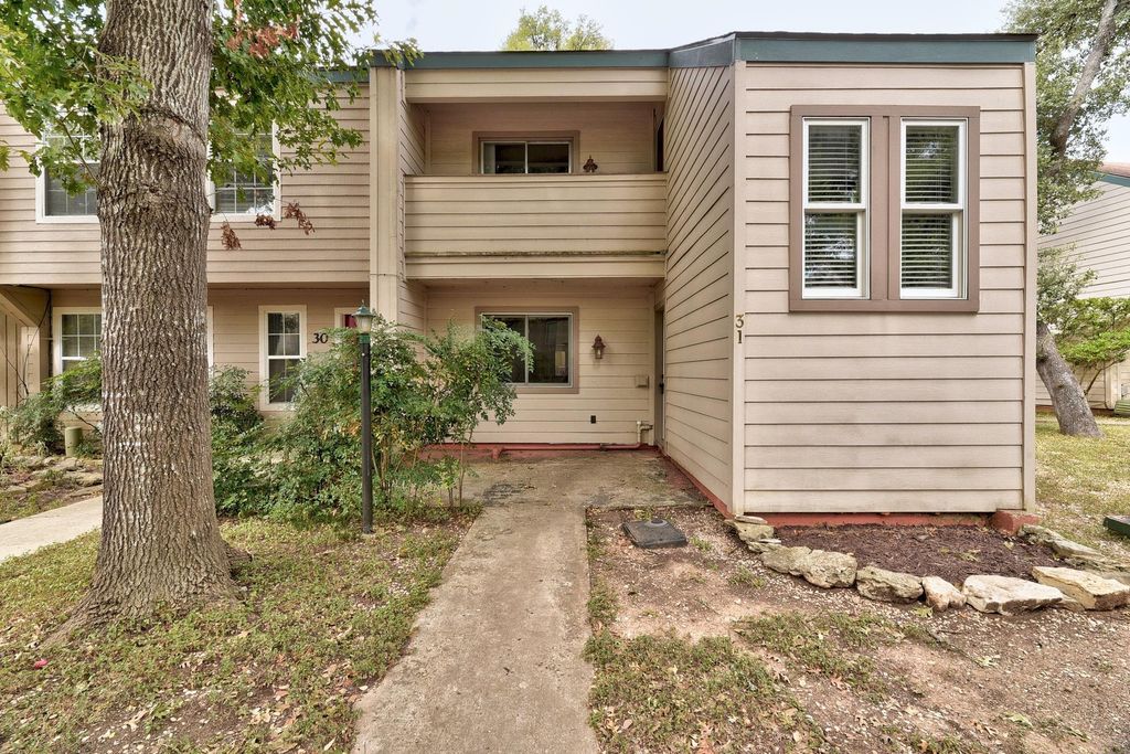 31 Marina CIR, Wimberley, TX 78676