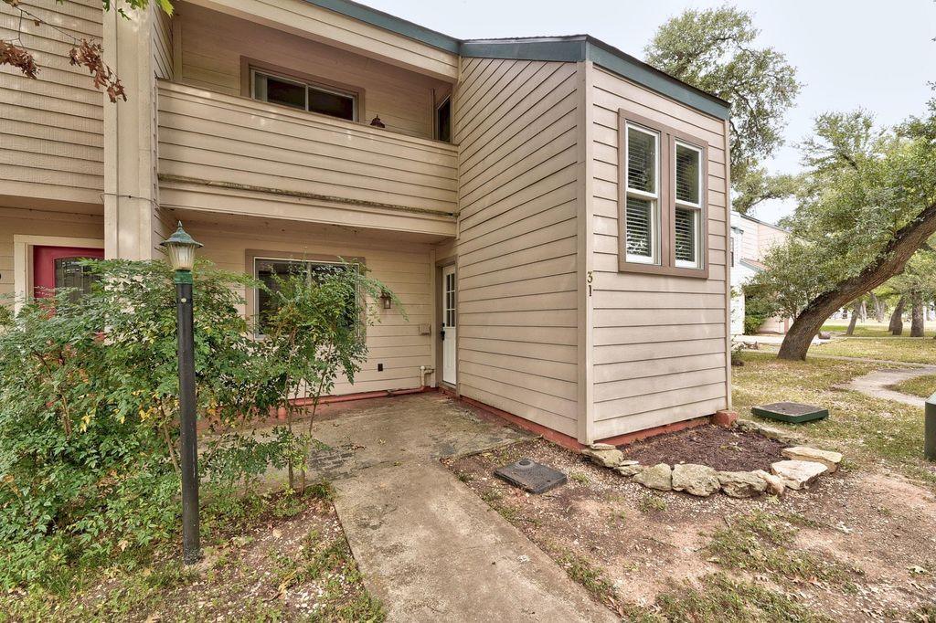 31 Marina CIR, Wimberley, TX 78676