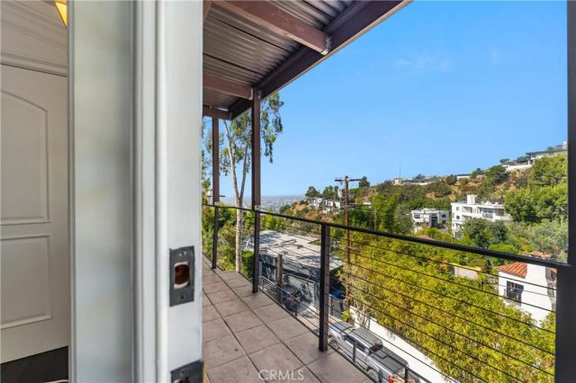 8655 Hillside Avenue, Los Angeles, CA 90069