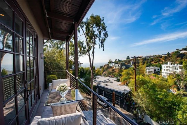 8655 Hillside Avenue, Los Angeles, CA 90069