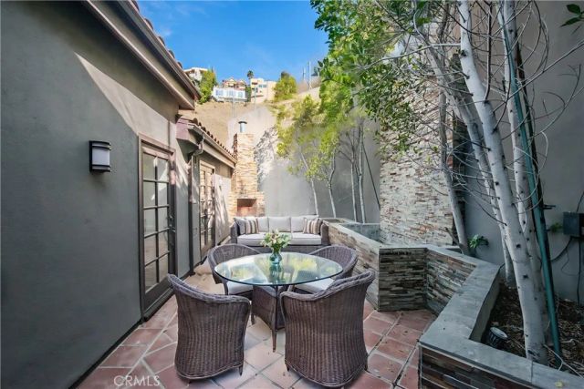 8655 Hillside Avenue, Los Angeles, CA 90069