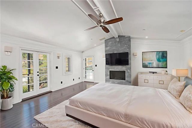 8655 Hillside Avenue, Los Angeles, CA 90069