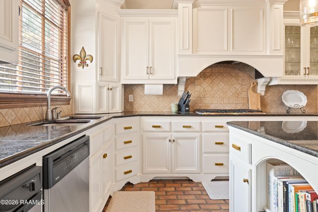 203 Flagstone Court, Lafayette, LA 70503