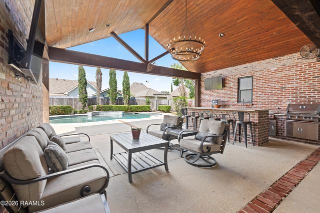 203 Flagstone Court, Lafayette, LA 70503