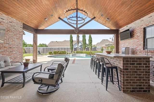 203 Flagstone Court, Lafayette, LA 70503