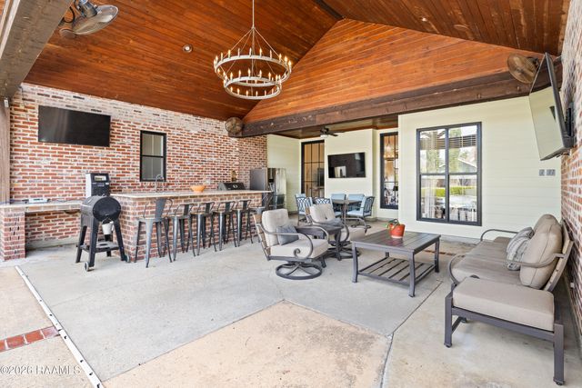 203 Flagstone Court, Lafayette, LA 70503