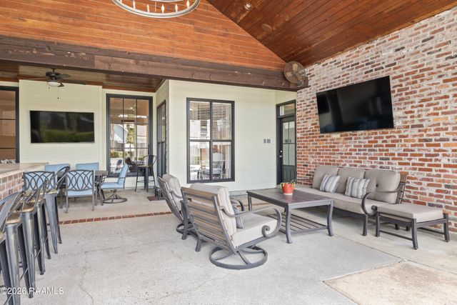 203 Flagstone Court, Lafayette, LA 70503