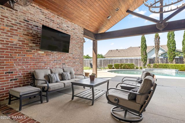 203 Flagstone Court, Lafayette, LA 70503