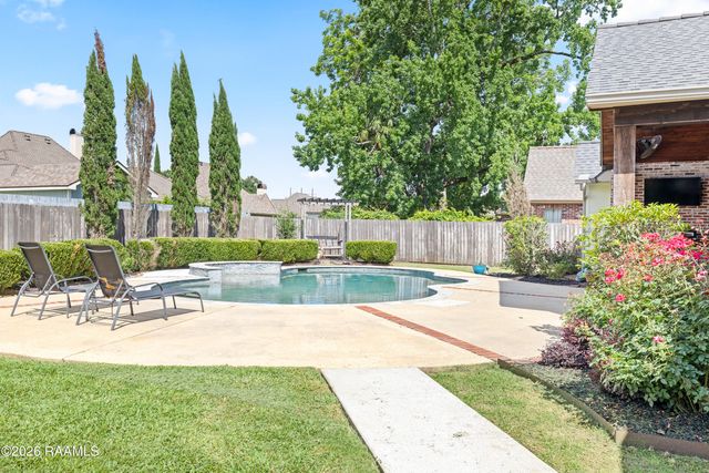 203 Flagstone Court, Lafayette, LA 70503