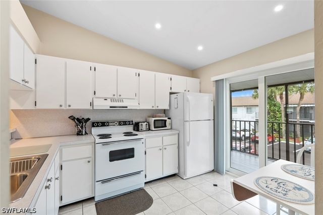 3532 Antarctic CIR 2216, Naples, FL 34112