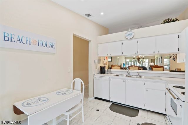 3532 Antarctic CIR 2216, Naples, FL 34112