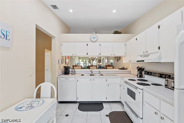 3532 Antarctic CIR 2216, Naples, FL 34112